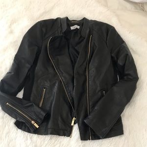CALVIN KLEIN LEATHER JACKET ❄️